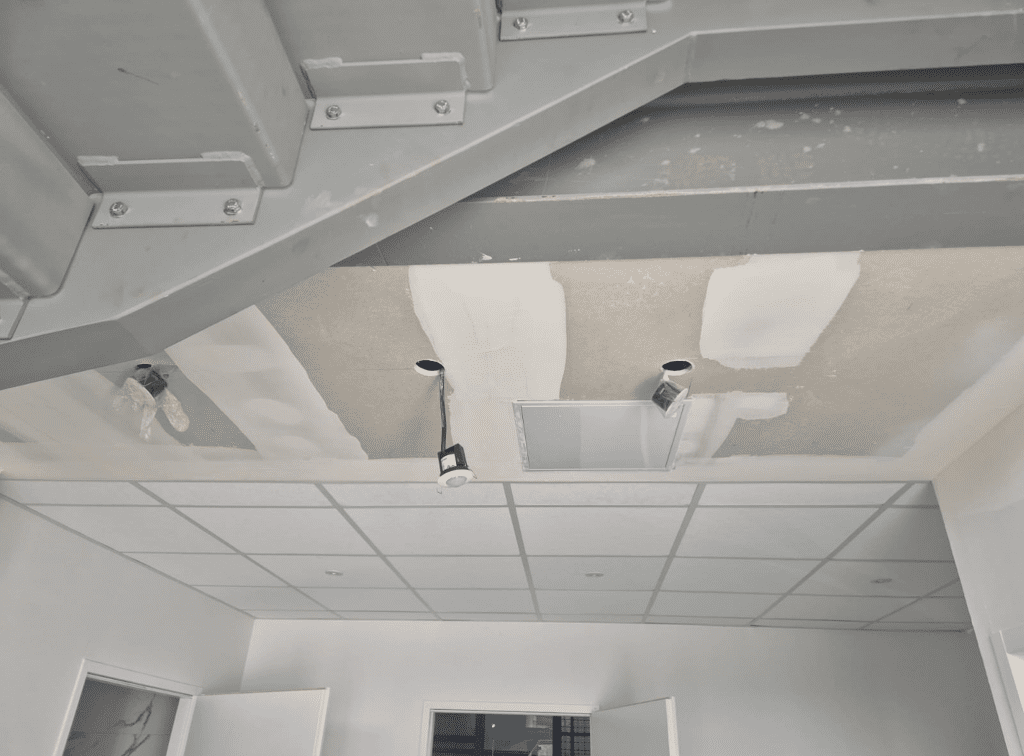 Faux plafond démontable à Tarbes par CRÉAPlâtre